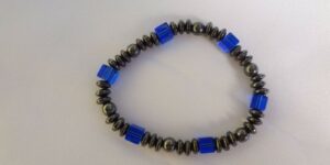 Náramek z magnetického hematitu na gumičce