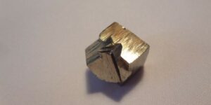 Krystal pyritu ( kostka - srostlice ), Španělsko - Navajun