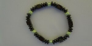 Náramek z magnetického hematitu na gumičce