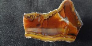 Červeno modrý chalcedon s mechem  - lom v Doubravicích (