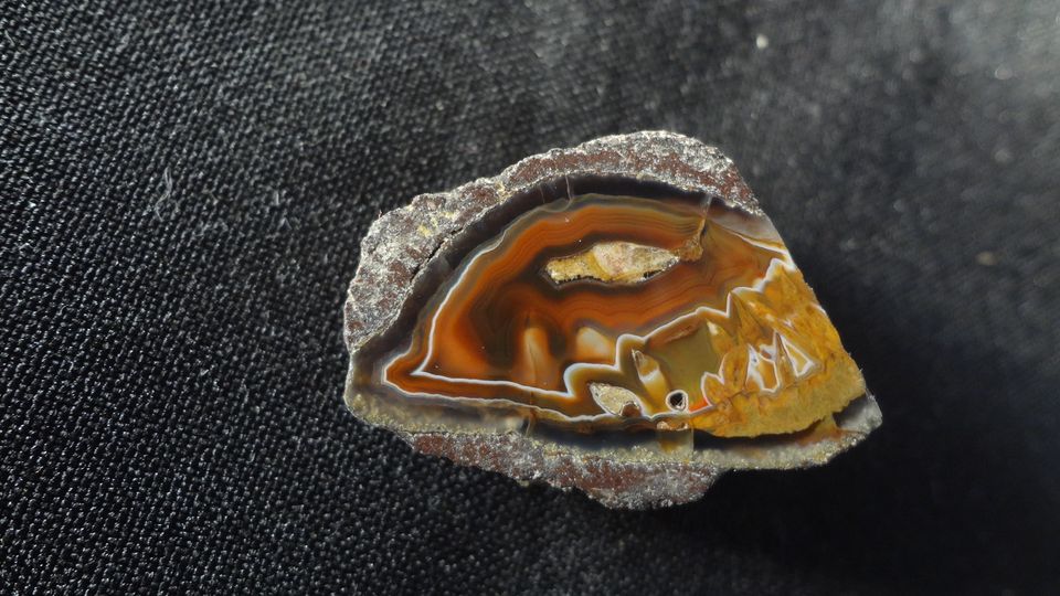 Červený achát s mechem - lom v Doubravicích