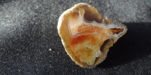 Bílý achát s mechem - lom v Doubravicích