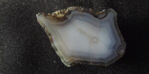 Modro bílý achát - lom Doubravice